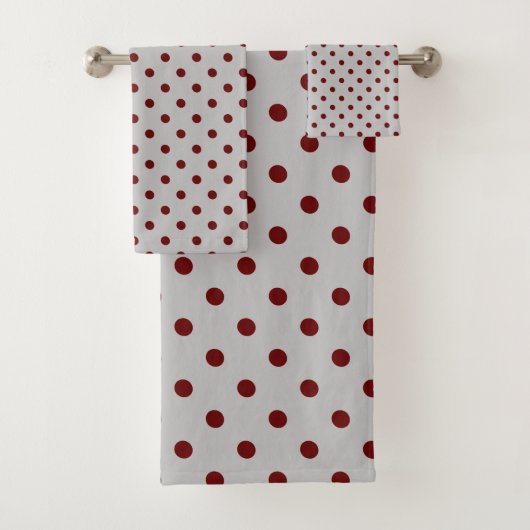 Gray Burgundy Polka Dot Bad Handdoek (Insitu)