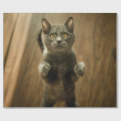 GRAY CAT STANDING IN TWEE FEET CADEAUPAPIER (Vlak)