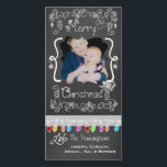 Gray Chalkboard Merry Kerstfeestay Fotokaart Feestdagenkaart<br><div class="desc">Vrolijk kerstfeestelijke fotokaarten met een krijtbordachtergrond,  veel grijze zwellingen en tekst die Merry Kerstmis leest,  een reeks kleurrijke boomlichten in verschillende kleuren,  grijze hangende sieraden en gebieden waar je deze mooie en heldere vakantiefotofoonkaarten kunt aanpassen met je foto en namen!</div>