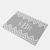 Gray Chevron Aangepast monogram Deurmat (Schuin)