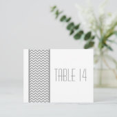 Gray Chevron Border Table Number Briefkaart (Staand voorkant)
