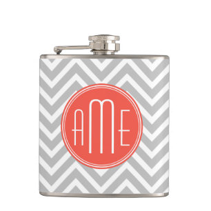 Gray Chevron en Coral Custom Monogram Heupfles