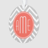 Gray Chevron en Coral Custom Monogram Ornament (voorkant)