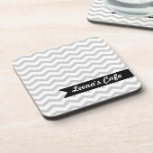 Gray Chevron met zwart gepersonaliseerd label Onderzetter (Linkerzijde)