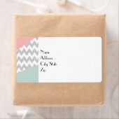 Gray Chevron Mint en Coral Etiket (Insitu)