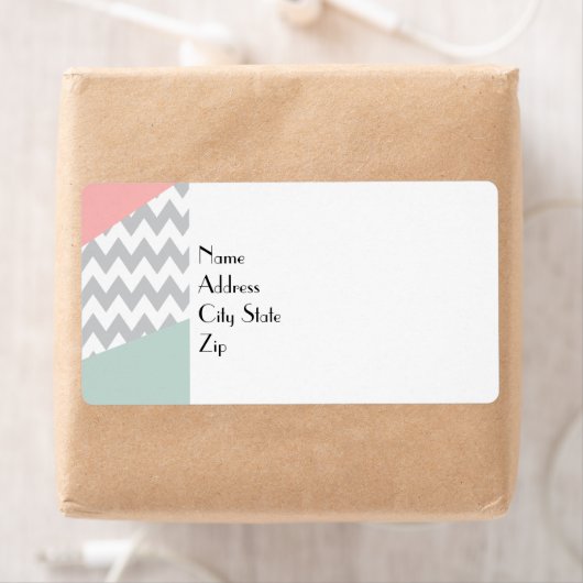 Gray Chevron Mint en Coral Etiket (Insitu)