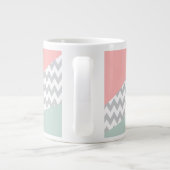 Gray Chevron Mint en Coral Grote Koffiekop (Achterkant)