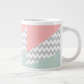 Gray Chevron Mint en Coral Grote Koffiekop (Rechts)