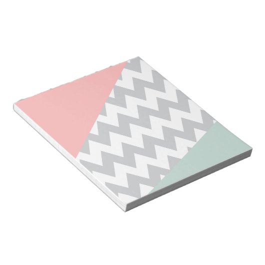 Gray Chevron Mint en Coral Notitieblok (Schuin)