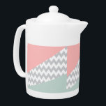 Gray Chevron Mint en Coral Theepot<br><div class="desc">Stijlvolle munt,  groen en koraal,  diagonaal,  met grijze chevron</div>