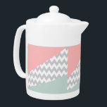 Gray Chevron Mint en Coral Theepot<br><div class="desc">Stijlvolle munt,  groen en koraal,  diagonaal,  met grijze chevron</div>