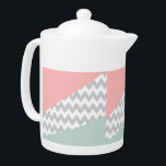 Gray Chevron Mint en Coral Theepot<br><div class="desc">Stijlvolle munt,  groen en koraal,  diagonaal,  met grijze chevron</div>