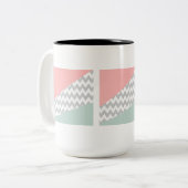 Gray Chevron Mint en Coral Tweekleurige Koffiemok (Voorkant links)