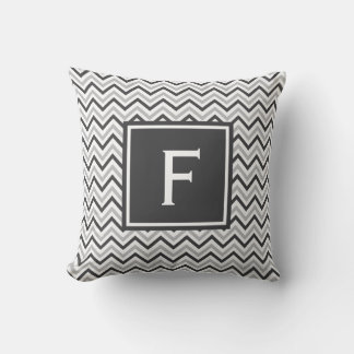 Gray Chevron Monogram Kussen