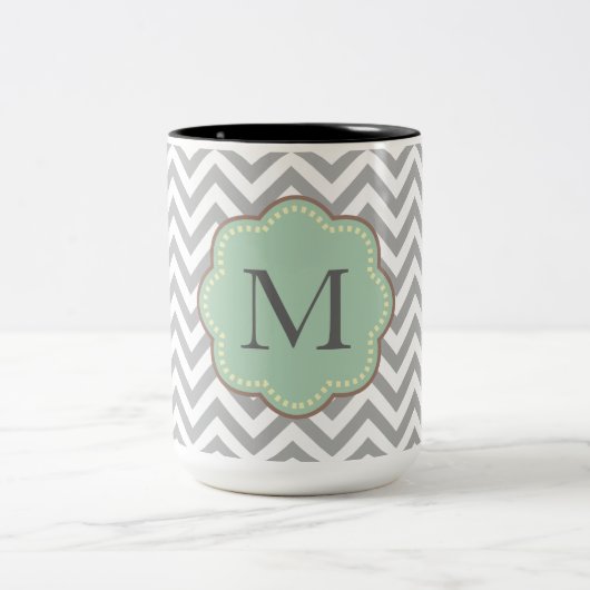 Gray Chevron Monogram Tweekleurige Koffiemok (Center)