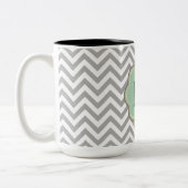 Gray Chevron Monogram Tweekleurige Koffiemok (Links)