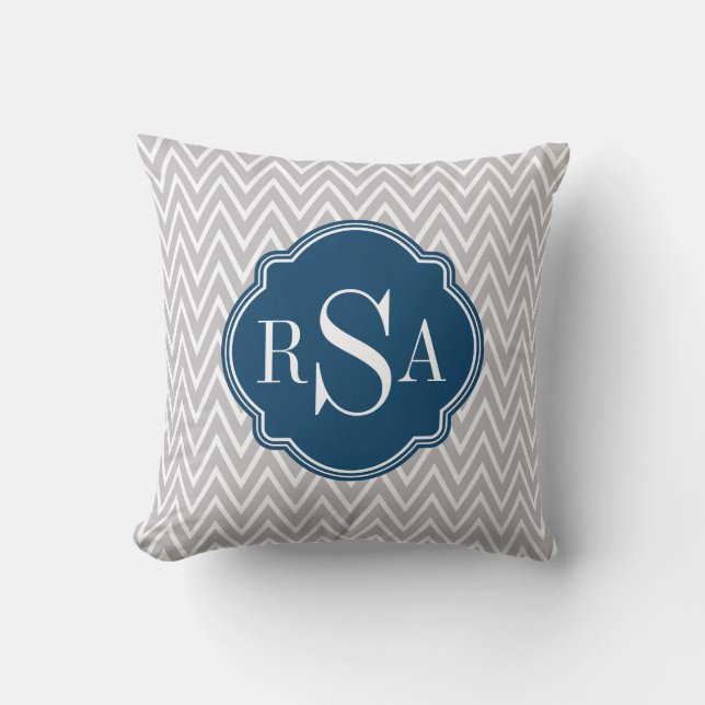 Gray Chevron Navy Monogram Initiaal Letter Kussen (Voorkant)