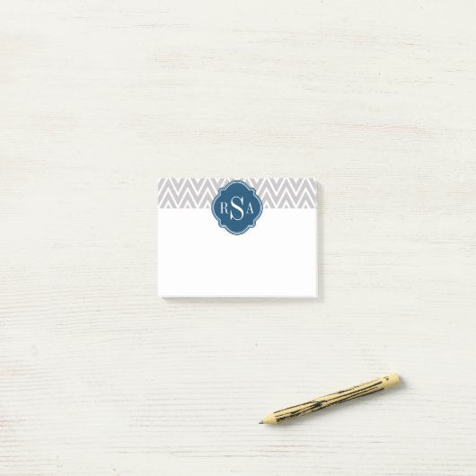 Gray Chevron Navy Monogram Initiaal Letter Post-it® Notes (Op bureau)