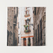 GRAY CONCRETE ALLEY DURING DAYTIME WANDKLEED (Voorkant)