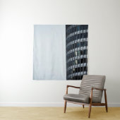 GRAY CONCRETE BOUW ONDER WITTE SKY TIJDENS DAG WANDKLEED (In situ)