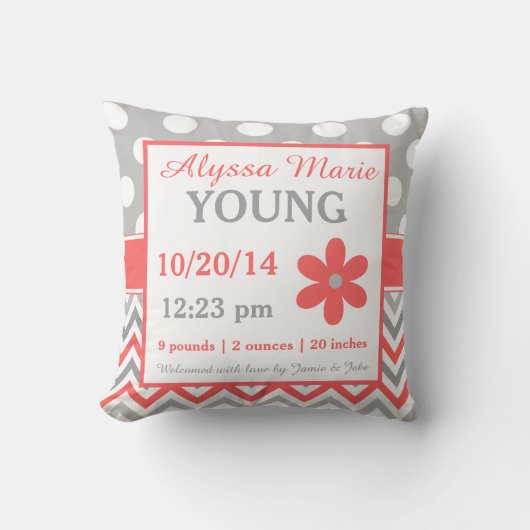 Gray Coral Chevron Stippen Birth Announcement Pill Kussen (Voorkant)