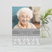 Gray Damask Foto 80th Birthday Party Invitations Kaart (Staand voorkant)