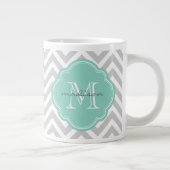Gray en Aqua Chevron Aangepast monogram Grote Koffiekop (Rechts)