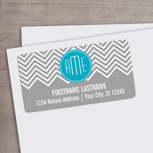 Gray en Aqua Chevron Pattern met modern monogram Etiket