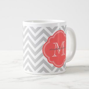 Gray en Coral Chevron Aangepast monogram Grote Koffiekop