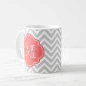 Gray en Coral Chevron Aangepast monogram Koffiemok (Voorkant links)