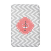 Gray en Coral Chevron Monogram Badmat (Voorkant Verticaal)