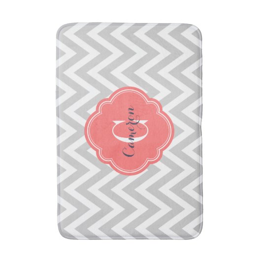 Gray en Coral Chevron Monogram Badmat (Voorkant Verticaal)