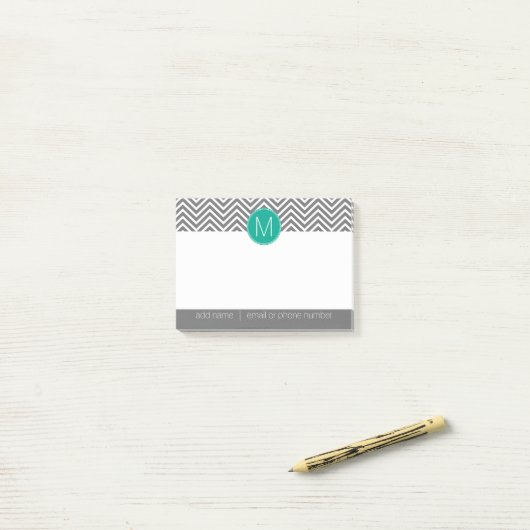 Gray en Emerald Chevrons met enkel monogram Post-it® Notes (Op bureau)