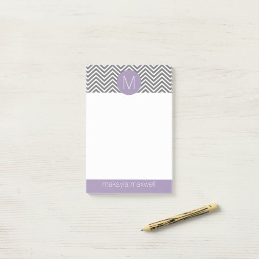 Gray en Lavendar Chevrons met Custom Monogram Post-it® Notes (Op bureau)