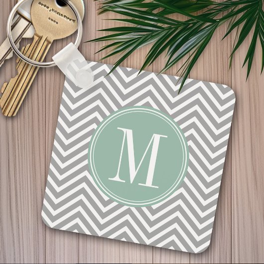 Gray en Mint Green Chevron Pattern met Monogram Sleutelhanger