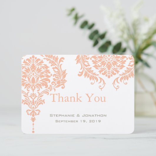 Gray en Peach Coral Damask Weddenschap Bedankt (Staand voorkant)
