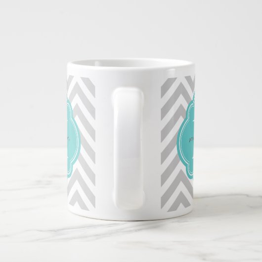 Gray en Turquoise Chevron Aangepast monogram Grote Koffiekop (Achterkant)
