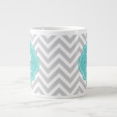 Gray en Turquoise Chevron Aangepast monogram Grote Koffiekop (Voorkant)