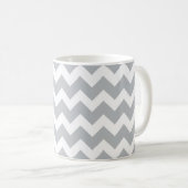 Gray en White Chevron Stripe Koffiemok (Voorkant rechts)
