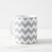 Gray en White Chevron Stripe Koffiemok (Voorkant links)