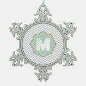 Gray en White Chevron Tin Sneeuwvlok Ornament (Voorkant)