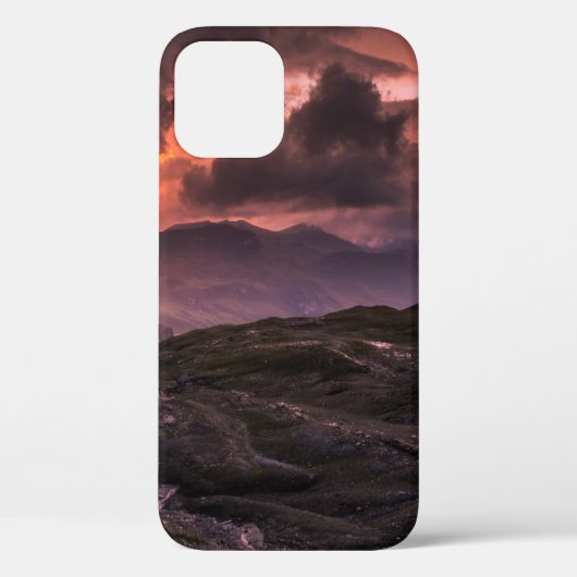 GRAY EN ZWARTE MOUNTAINEN ONDER CLOUDY SKY TIJDENS Case-Mate iPhone CASE (Achterkant)