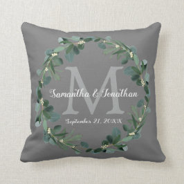 Gray Eucalyptus Monogram Wreath Wedding Keepslag Kussen