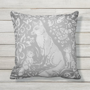 Gray Fox Family Woodland Animal Farmhouse  Buitenkussen