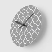 Gray Grey White Quatrefoil Moroccan Pattern Ronde Klok (Hoek)