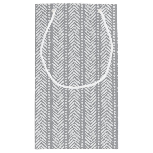 Gray Hand Drawn Chevron Pattern Klein Cadeauzakje (Achterkant)