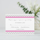 Gray Hot Pink Chevron RSVP Weddenkaart (Staand voorkant)