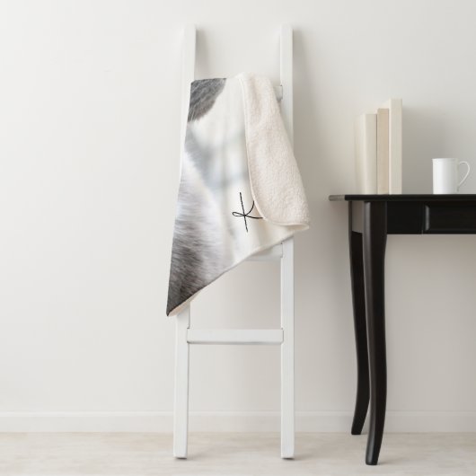 Gray Kitty Cat Sherpa Deken (In situ)