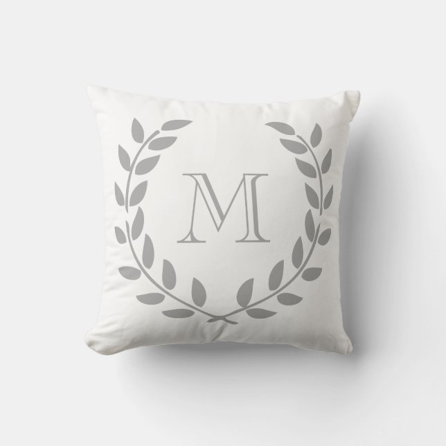 Gray Laurel Wreath Monogram Sierkussen (Voorkant)