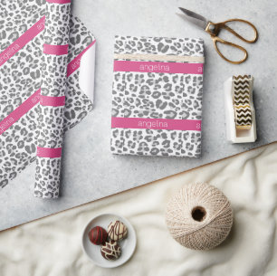 Gray Leopard Print Pattern met Roze naam Cadeaupapier